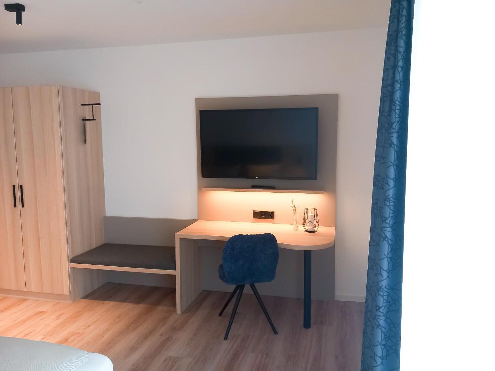 Deluxe Studio,1539909439:JPEG